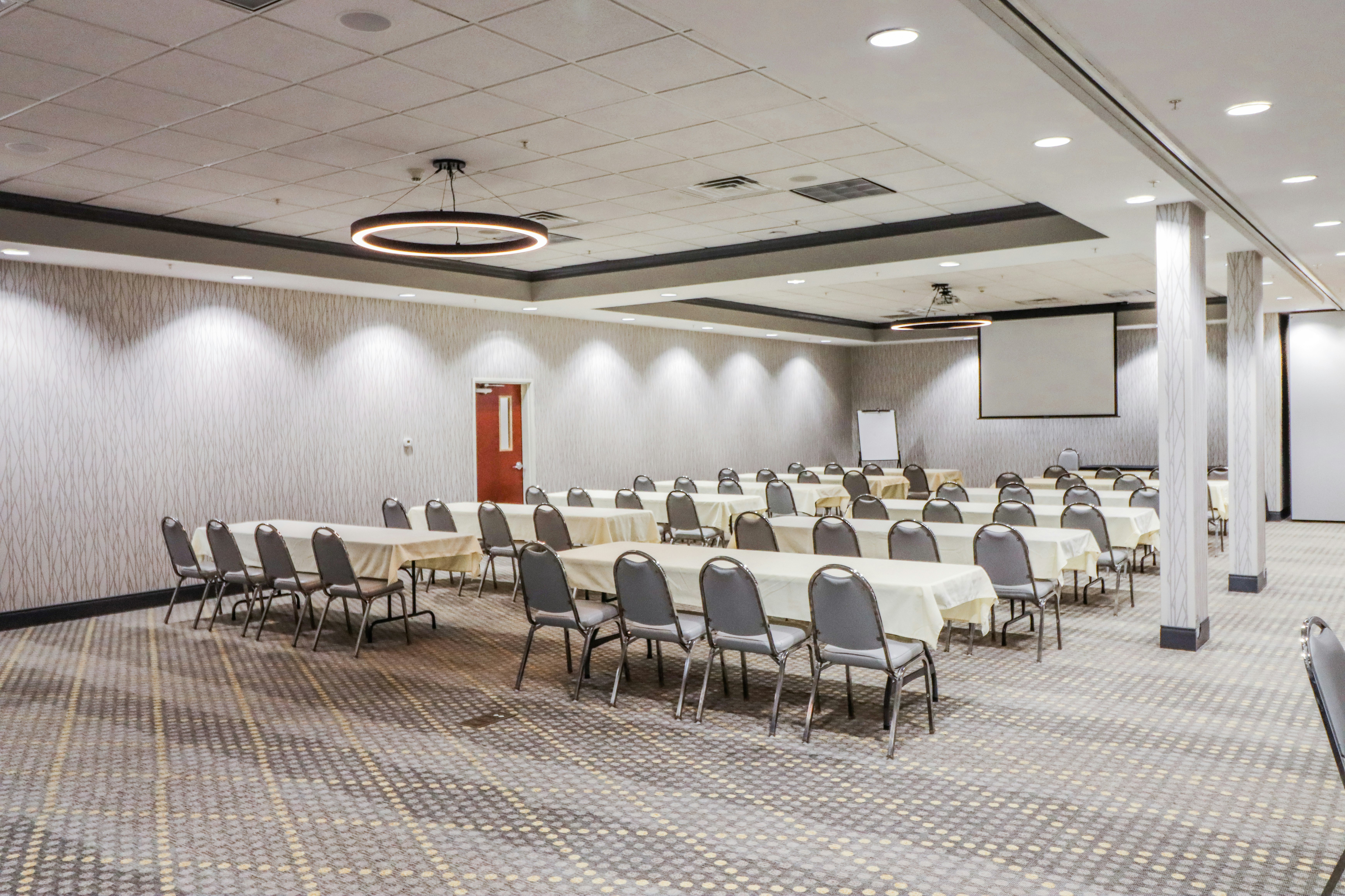 Holiday Inn Quincy, an IHG Hotel 65/75