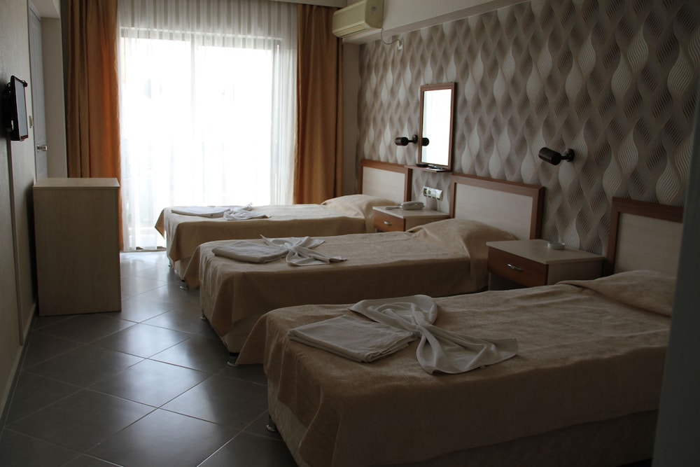Saturn Hotel 12/46