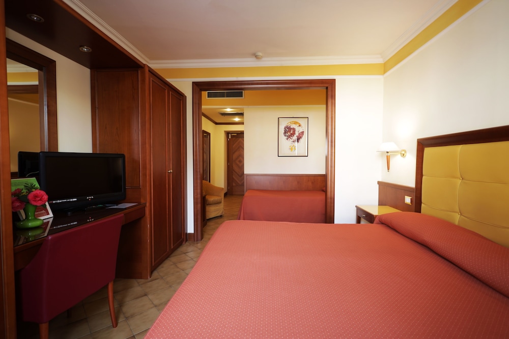 غرفة سوبيريور ثلاثية بثلاثة أسرّة بإطلالة على الحديقة، Hotel Il Chiostro 4/5
