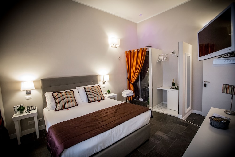 Chic Town Luxury Rooms 28/69