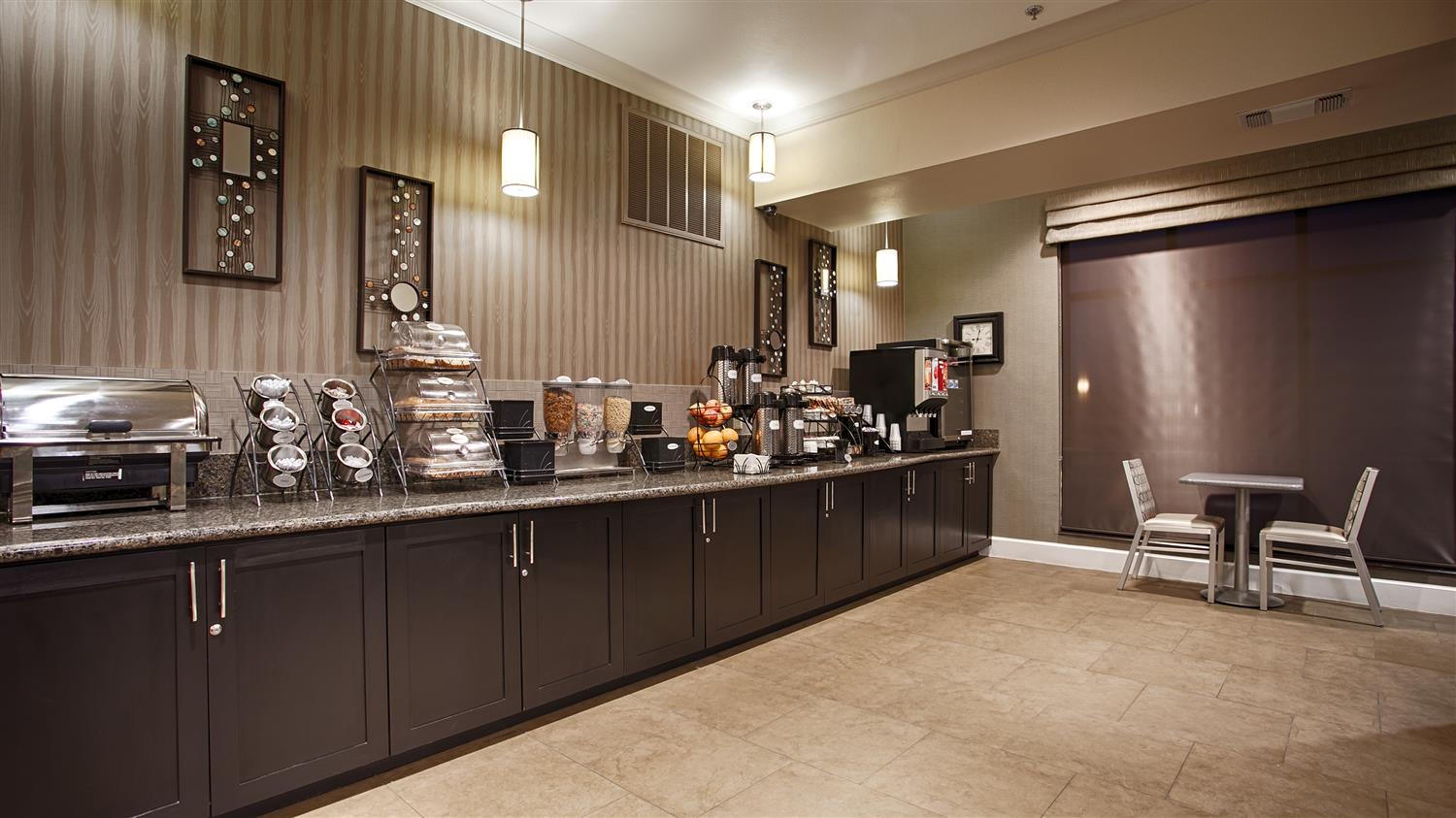 Best Western Plus Texarkana Inn & Suites 20/29