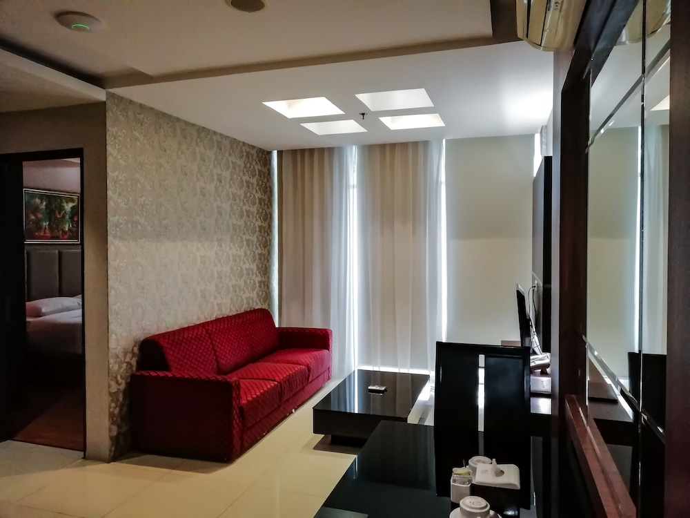 ROYAL SUITE CONDOTEL 12/26