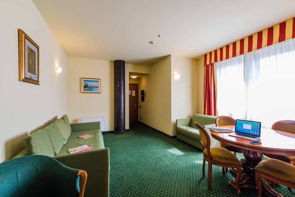 Hotel Au Soleil 37/62