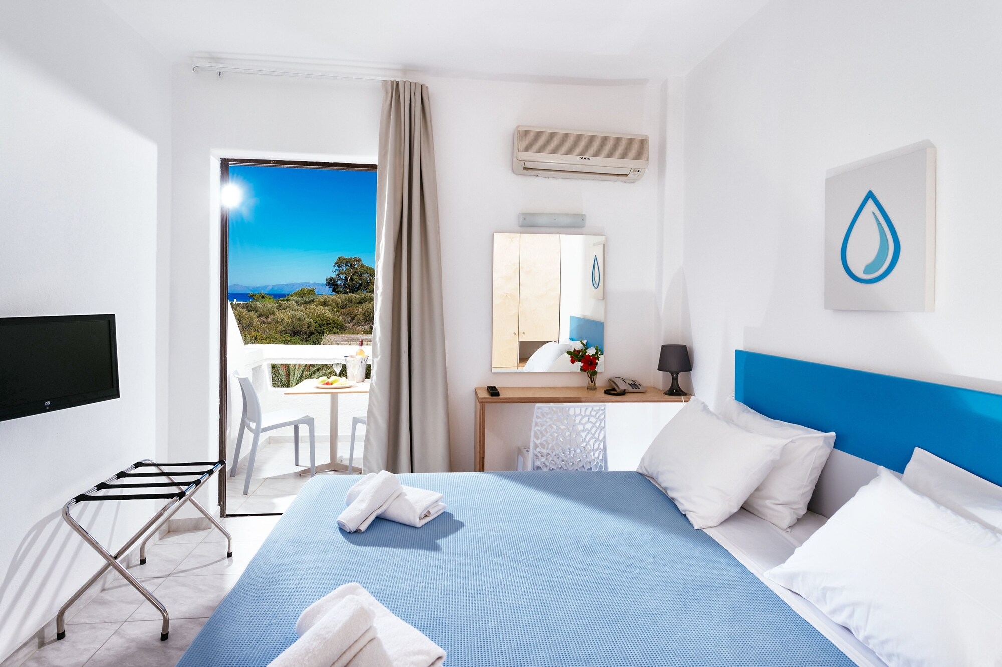 Superior, 1 Queen and 1 Single Bed, Sea View
