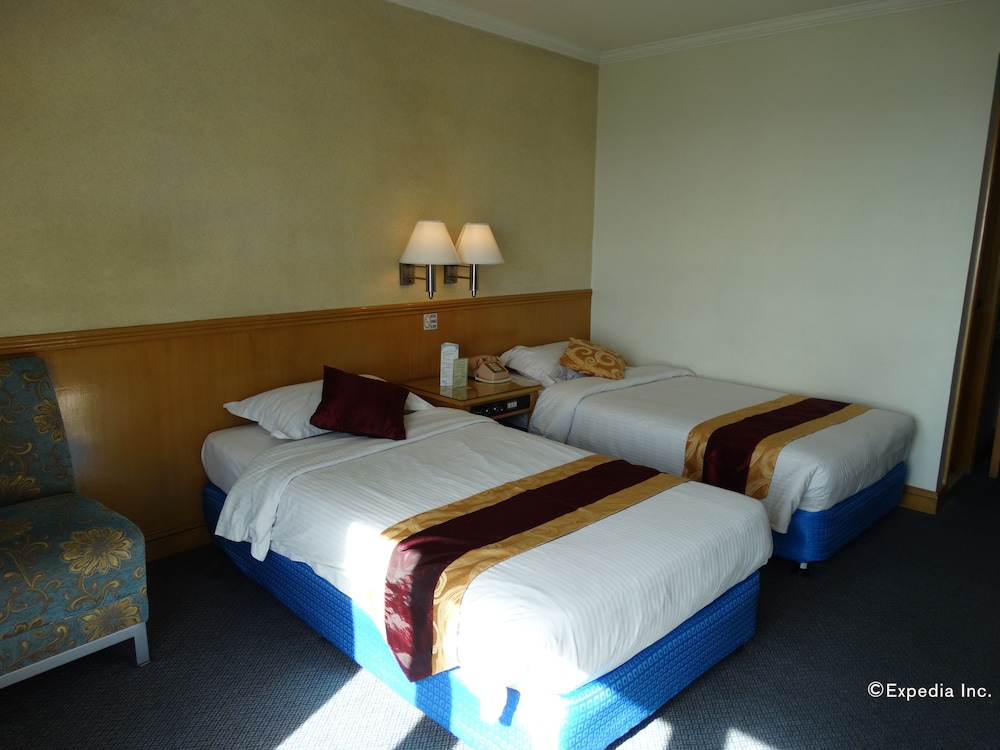 Aloha Hotel 12/48