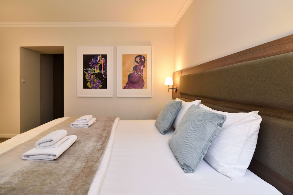 Opera Garni Hotel Belgrade 23/44