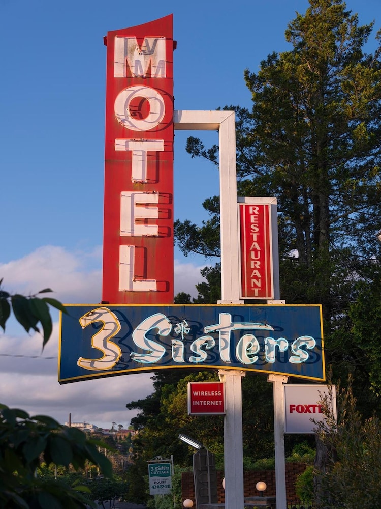 3 SISTERS MOTEL 4/39