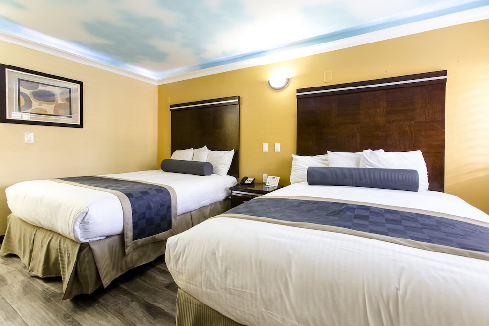 Hollywood Palms Inns & Suites 30/56