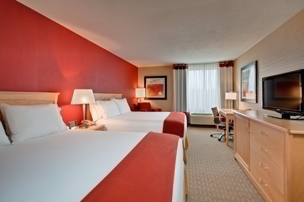 Holiday Inn Express Suites Chatham South 17/75