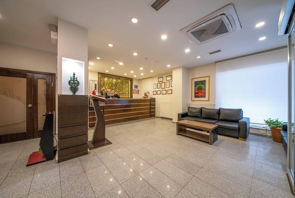 Canak Hotel 37/61