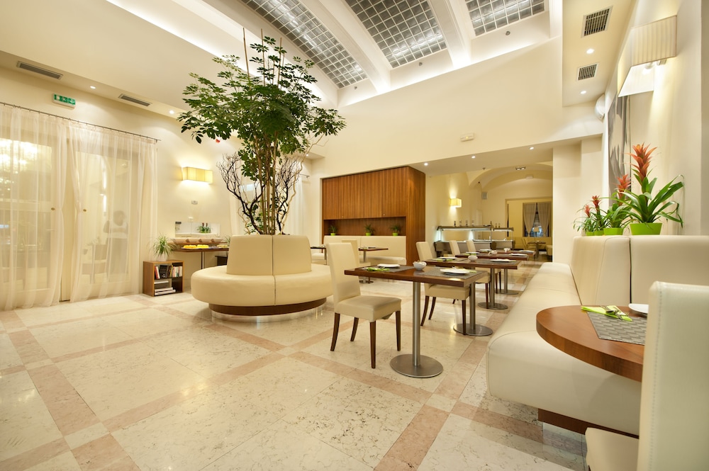 Hotel Maestro by Adrez 37/47