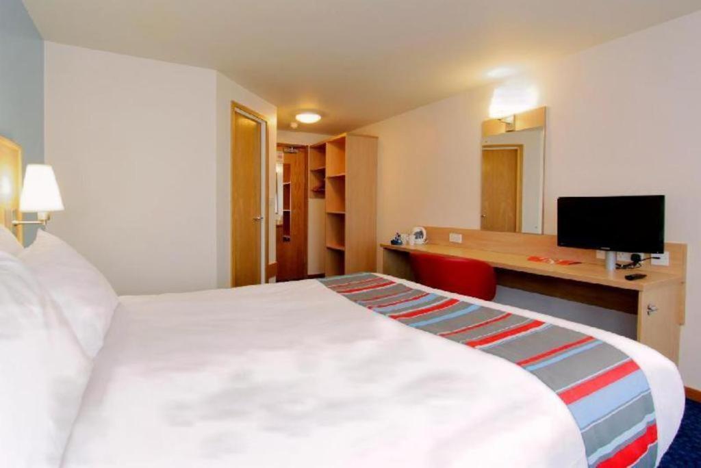 Travelodge Reading M4 Westbound 11/15