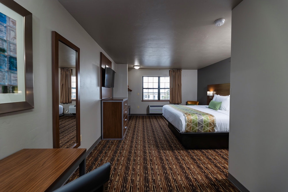 Extended Stay Airport 17/50