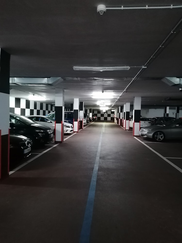 Maritimo Ris Hotel and Apartments 65/73