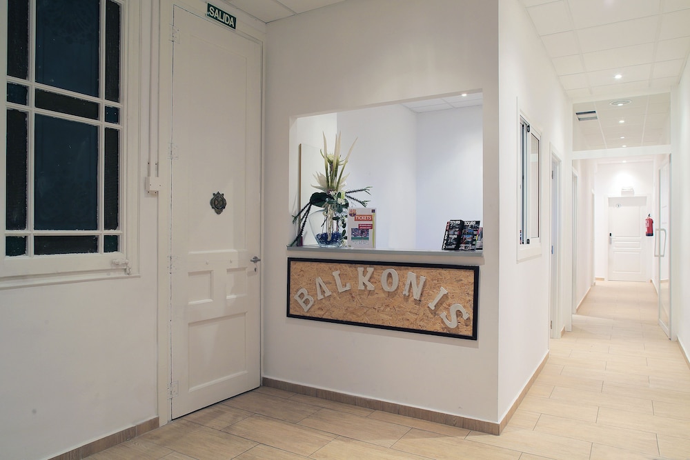 Balkonis Hostal 16/68