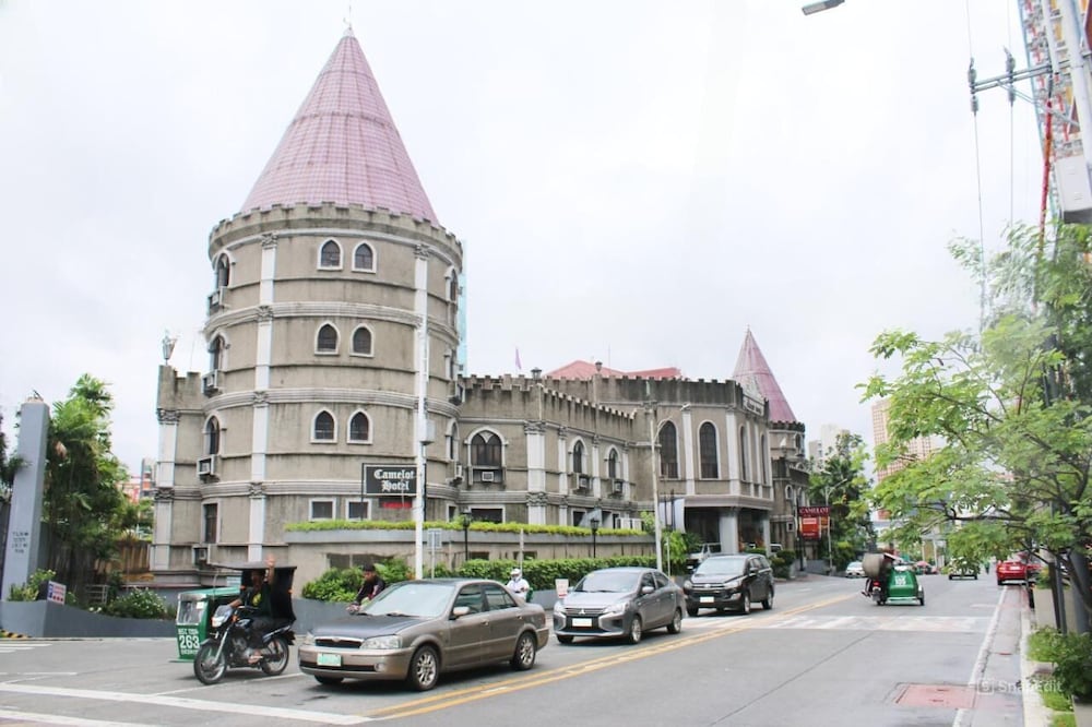 Camelot Hotel Quezon City powered by Cocotel 71/75