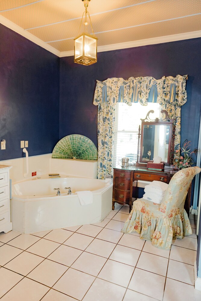 Montgomery Inn BnB 8/50