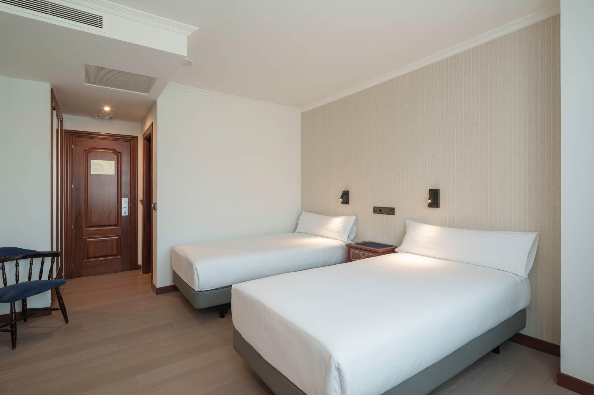 Deluxe, Twin Beds
