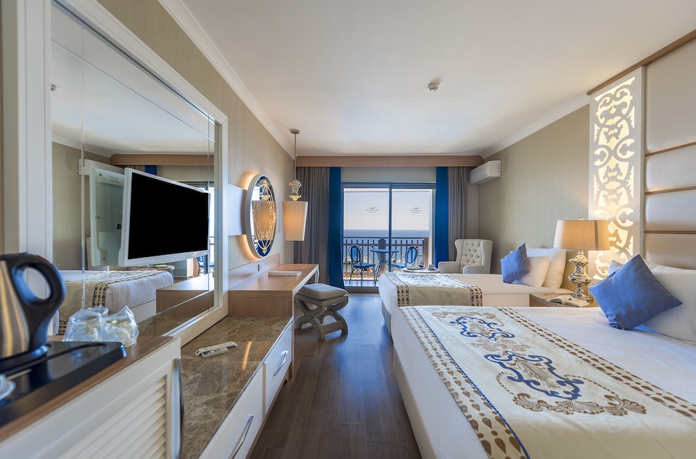 Quattro Beach Spa &amp; Resort - All Inclusive 10/31