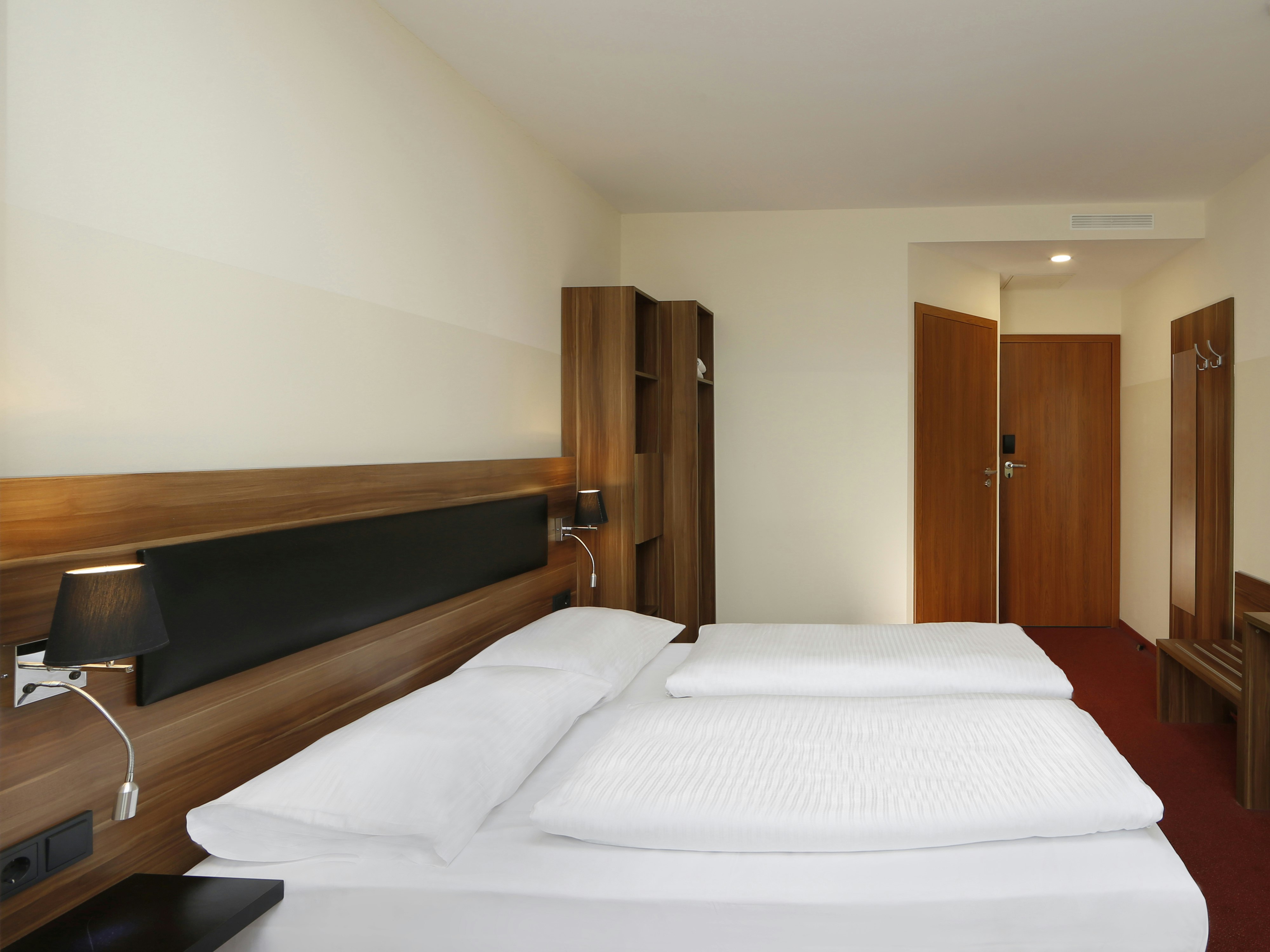 B&B HOTEL Berlin-Adlershof 24/40