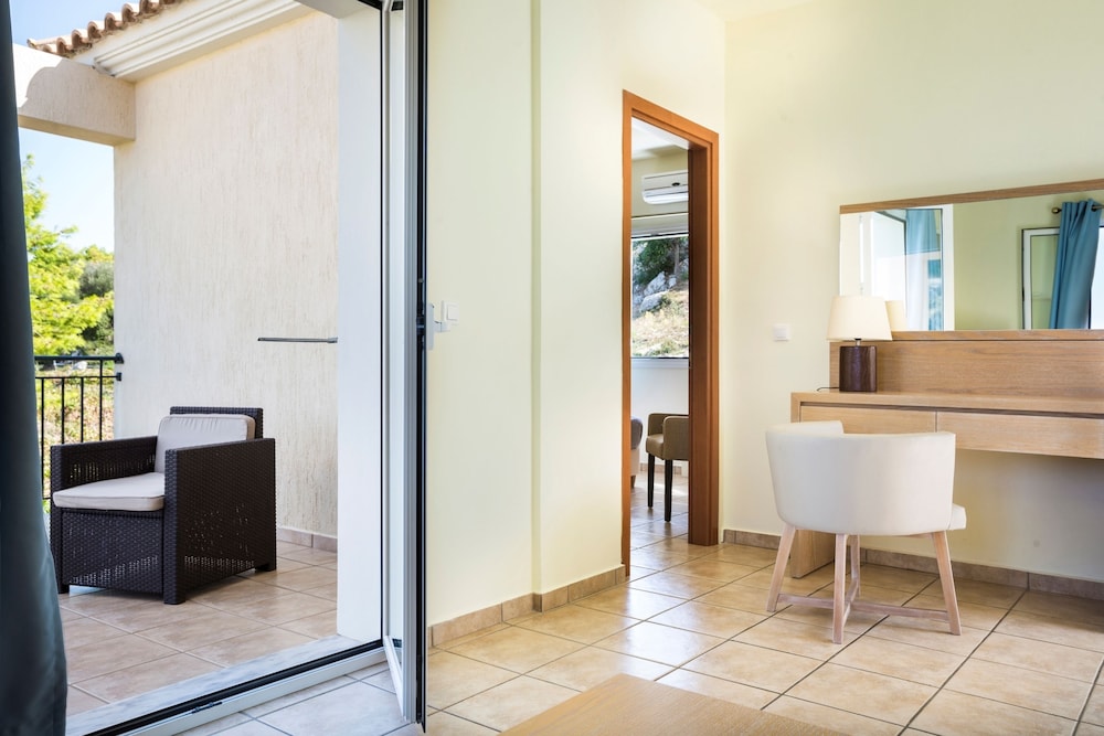Dionysos Village Resort 2/50