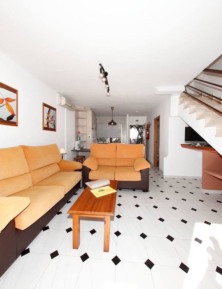 Albir Hills Apartments 7/63