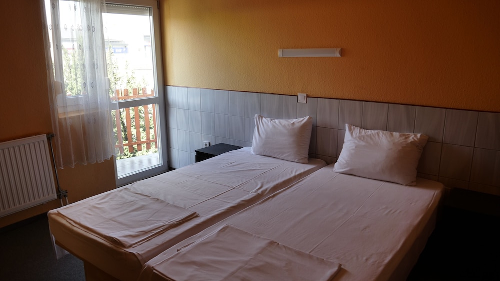 Attila Hotel 18/60