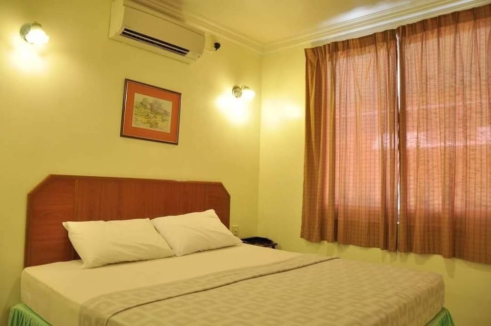Johan Travellers Lodge 12/42