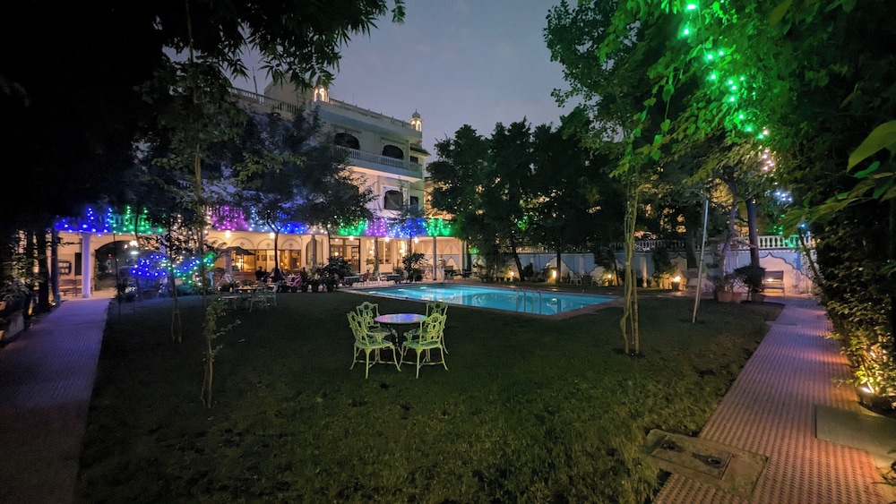 Hotel Megh Niwas 41/46