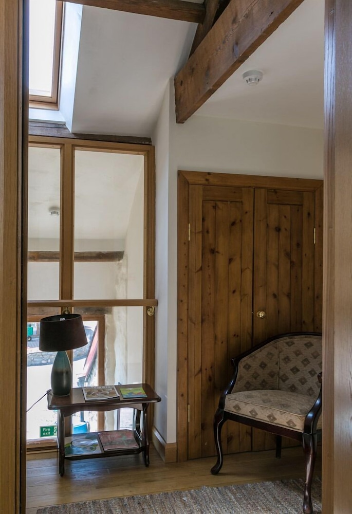 The Barn B and B 21/49