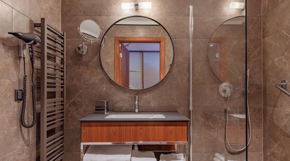 Bw, Spa, Superior, Queen Bed, River View، Radisson Hotel And Suites Gdansk 6/6