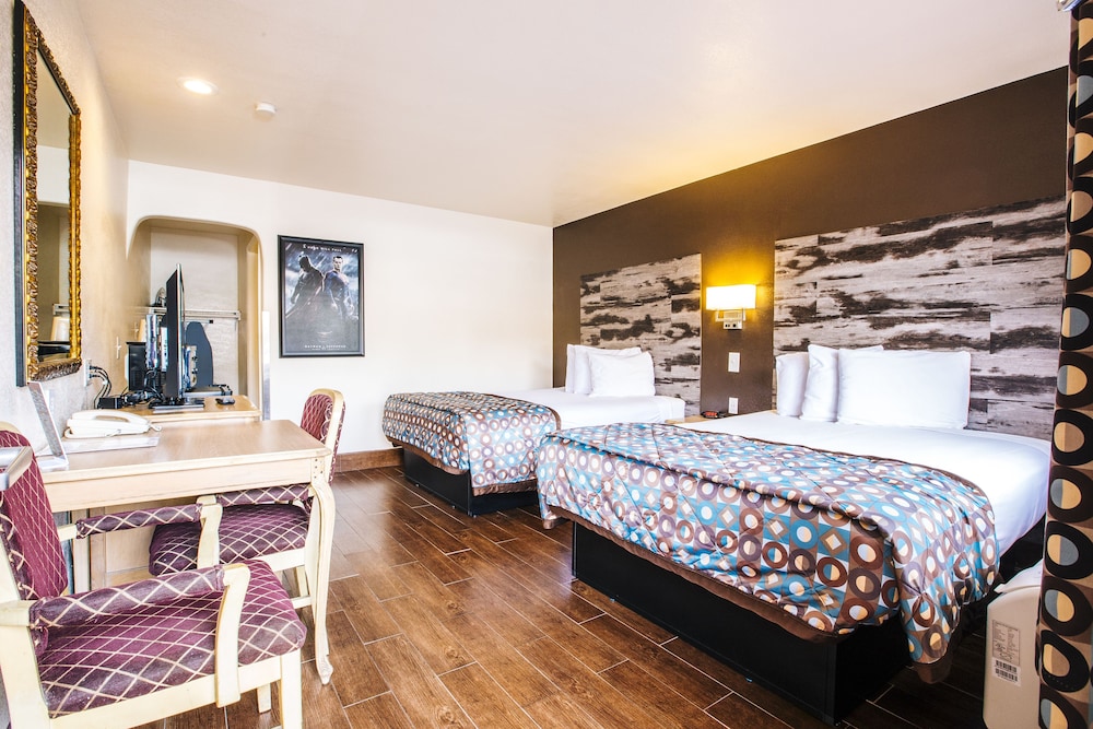 Anaheim Discovery Inn Suites 30/68