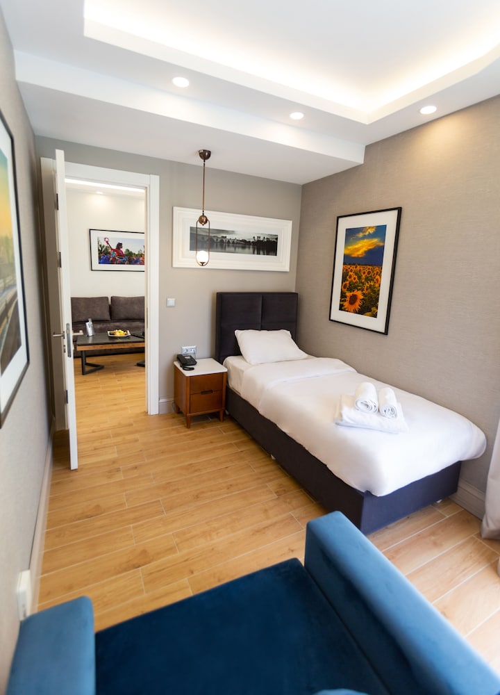 Alan Suites 16/50