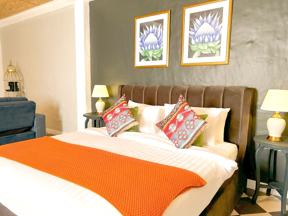 EXECUTIVE SUITE