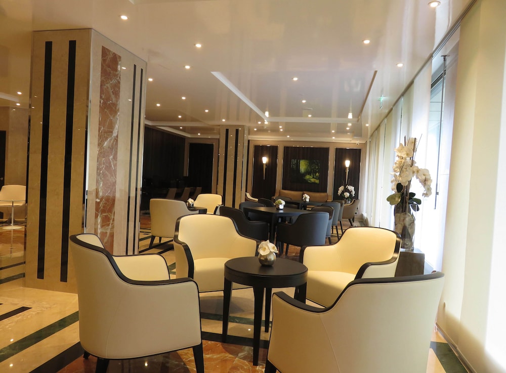 NASH AIRPORT HOTEL 31/33