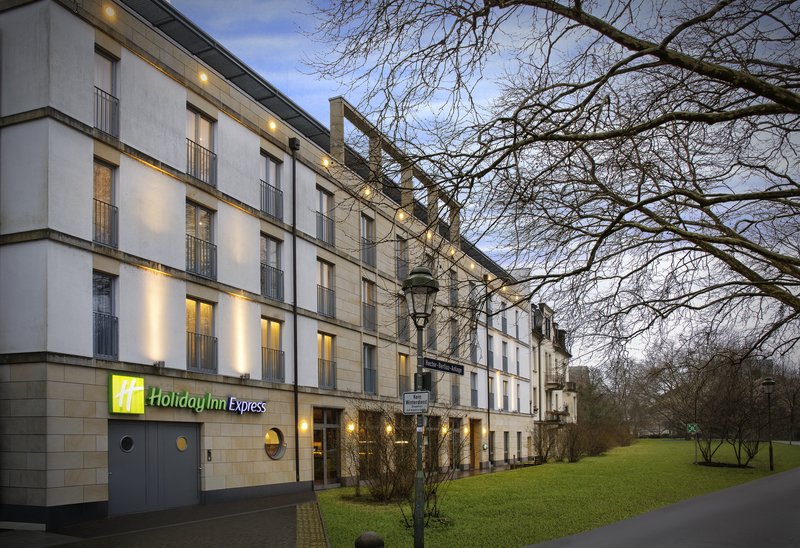 HOLIDAY INN EXPRESS BADEN BADEN 7/53