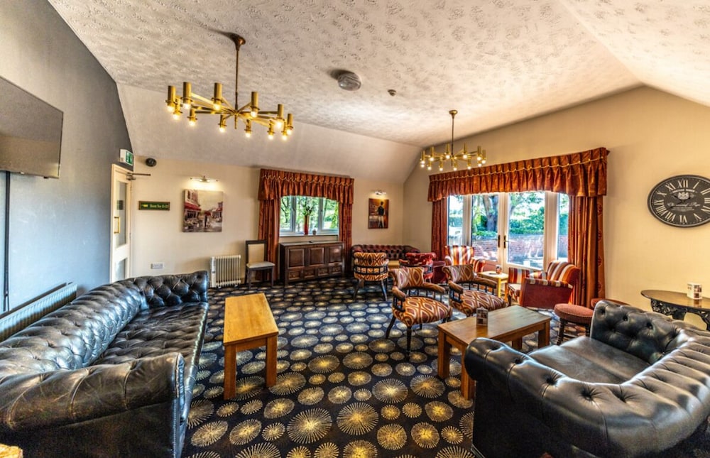 The Boars Head Hotel 24/49