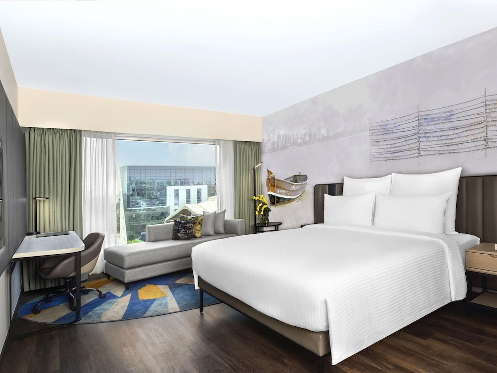 DELUXE, KING BED