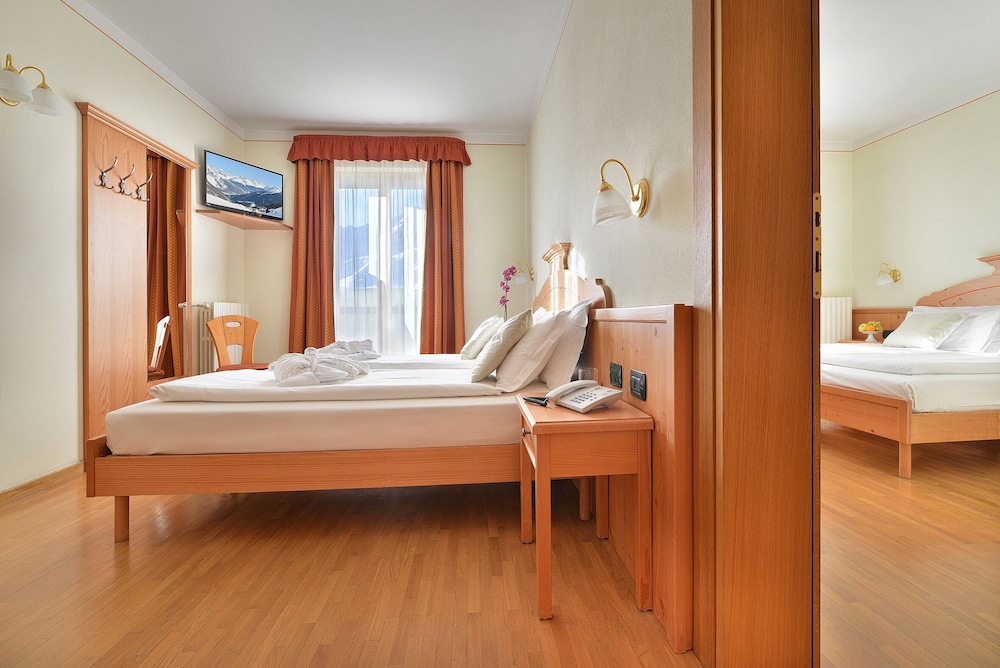 2 Bedrooms, Comfort, Quadruple, 2 Double Beds, Mountain View, 2 Bathrooms