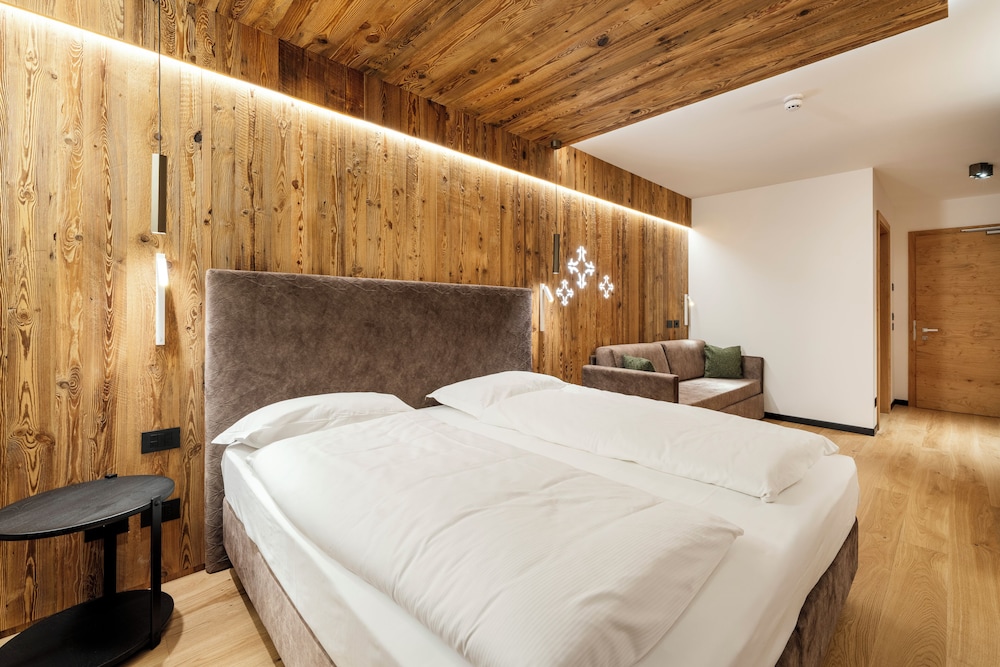 PREMIUM, DOUBLE OR TWIN BED