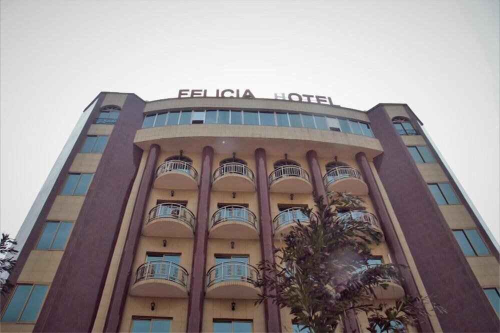 Felicia Hotel 1/72