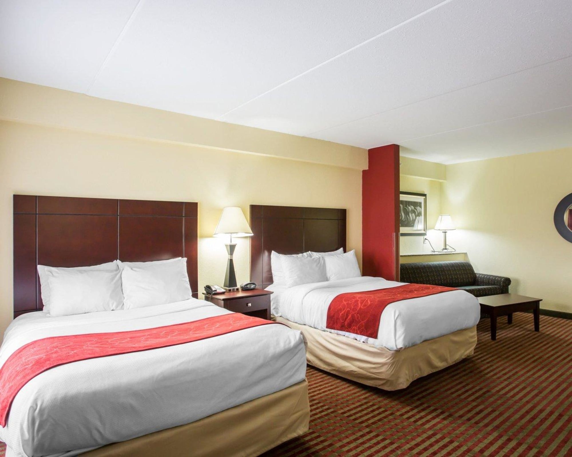 Suite, 2 Queen Beds, Sofa