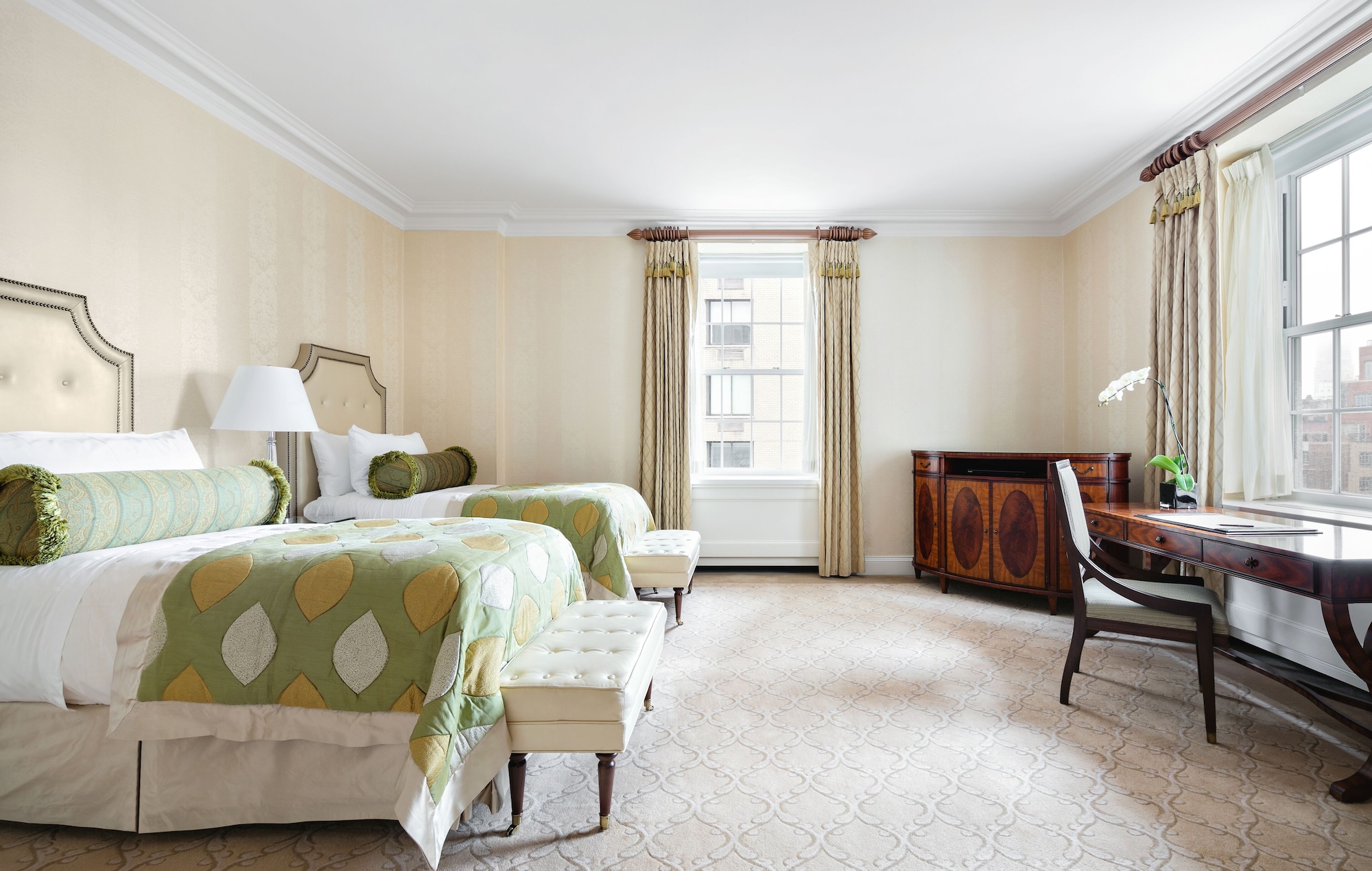 PIERRE, SUITE, KING BED