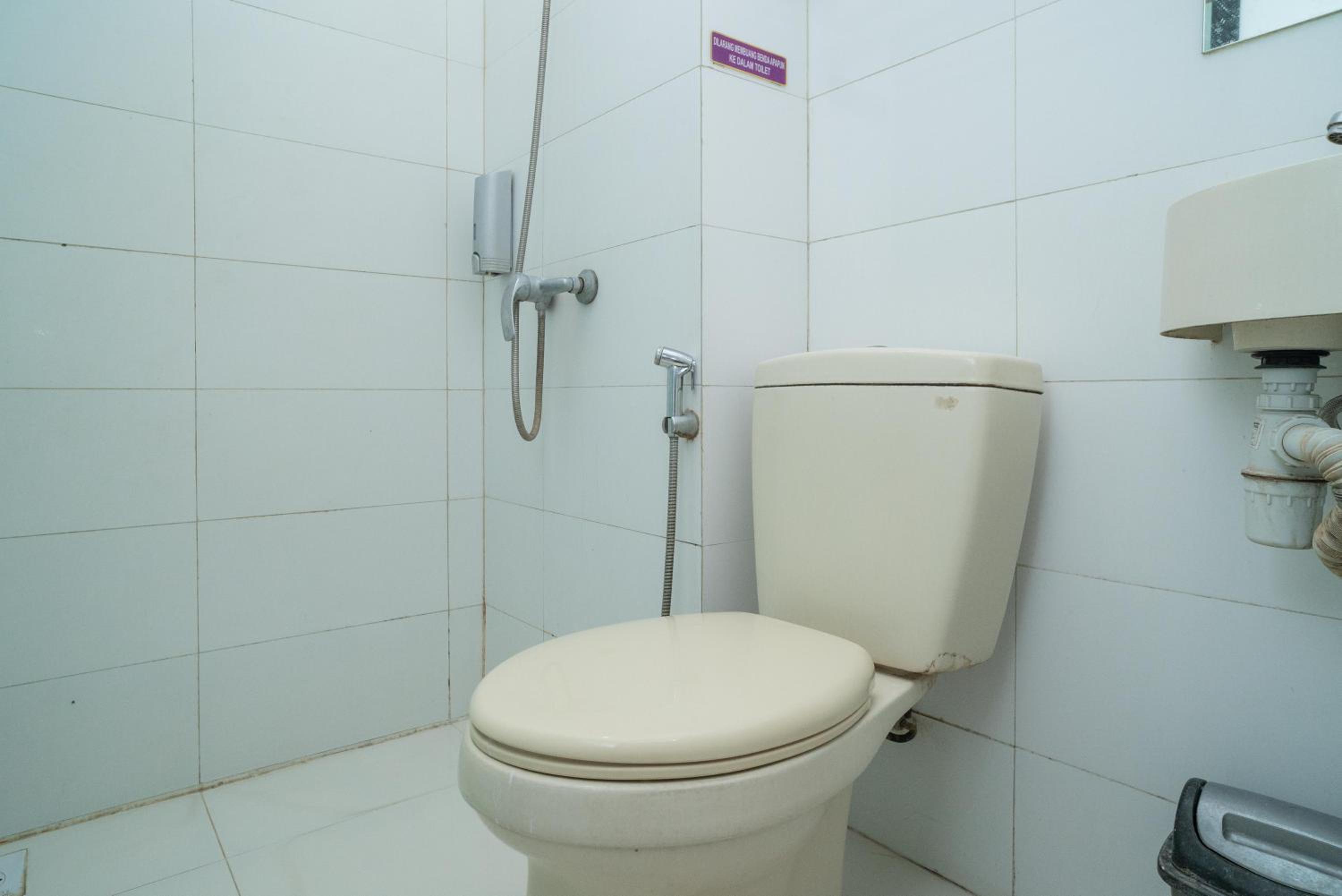 Sans Hotel FiFFa Premiere Malang 53/56