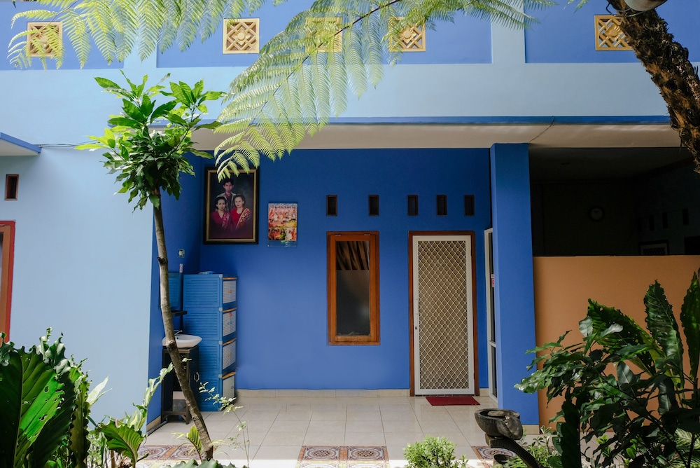 Hotel O Guest House Amalia Malang 2/52