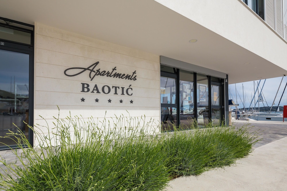 Marina Baotic Apartments 3/50