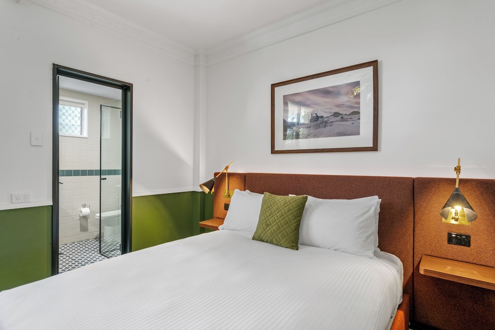 STANDARD, QUEEN BED, GARDEN VIEW