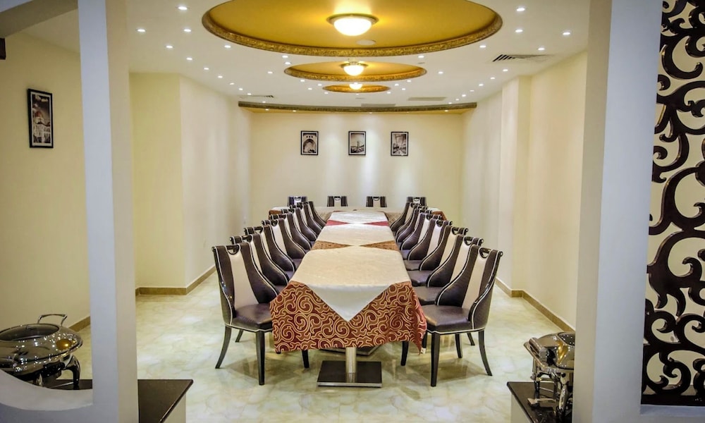 El Bey Hotel 34/50