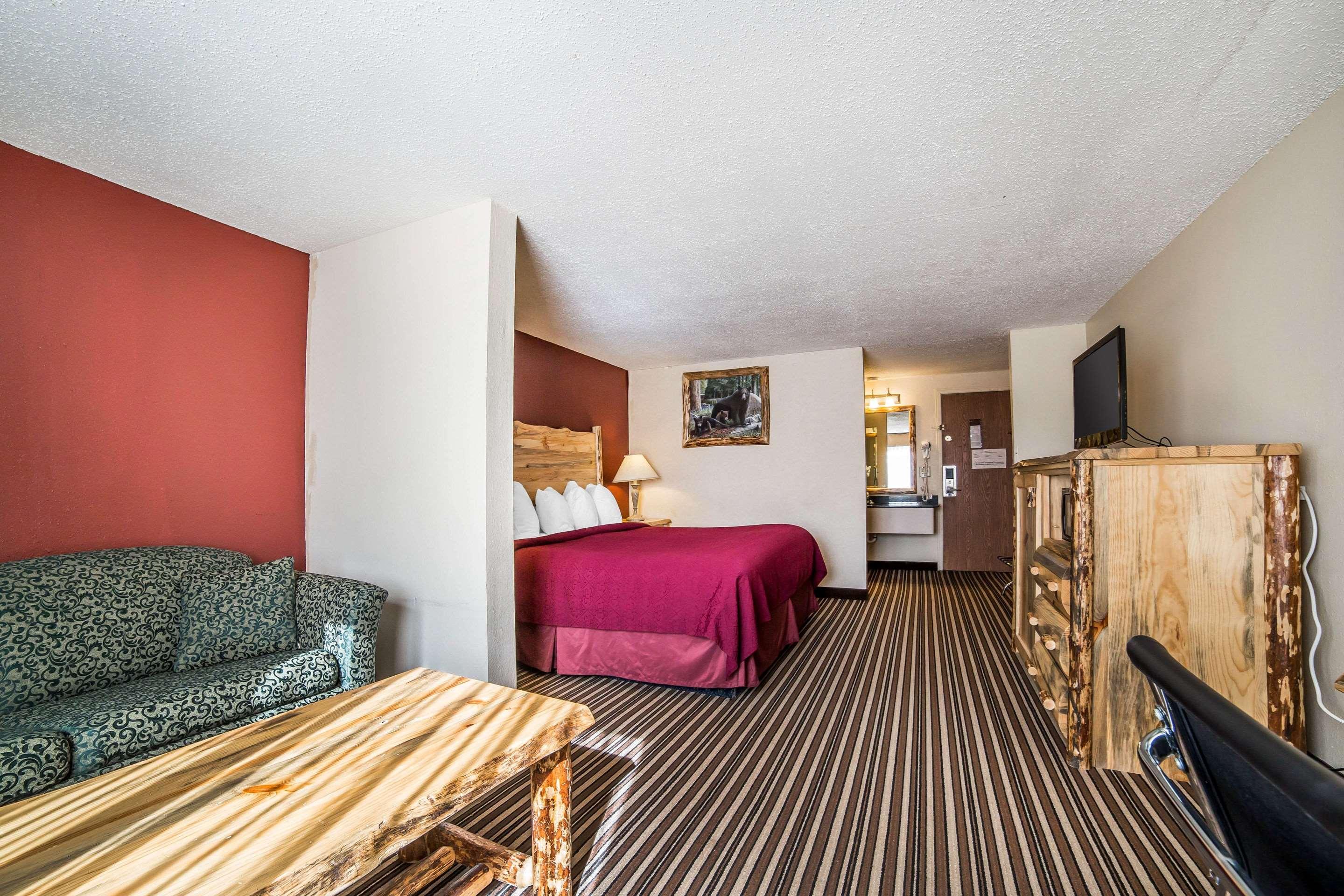 2 Queen Beds - Non-Smoking, Micfridge