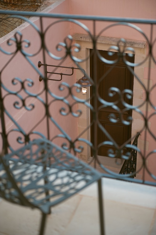 Serenissima Boutique Hotel 37/71